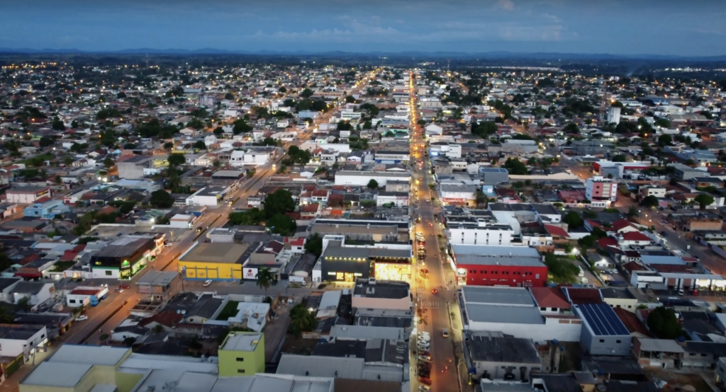 Conjunto de edifícios residenciais e comerciais em Ji-Paraná